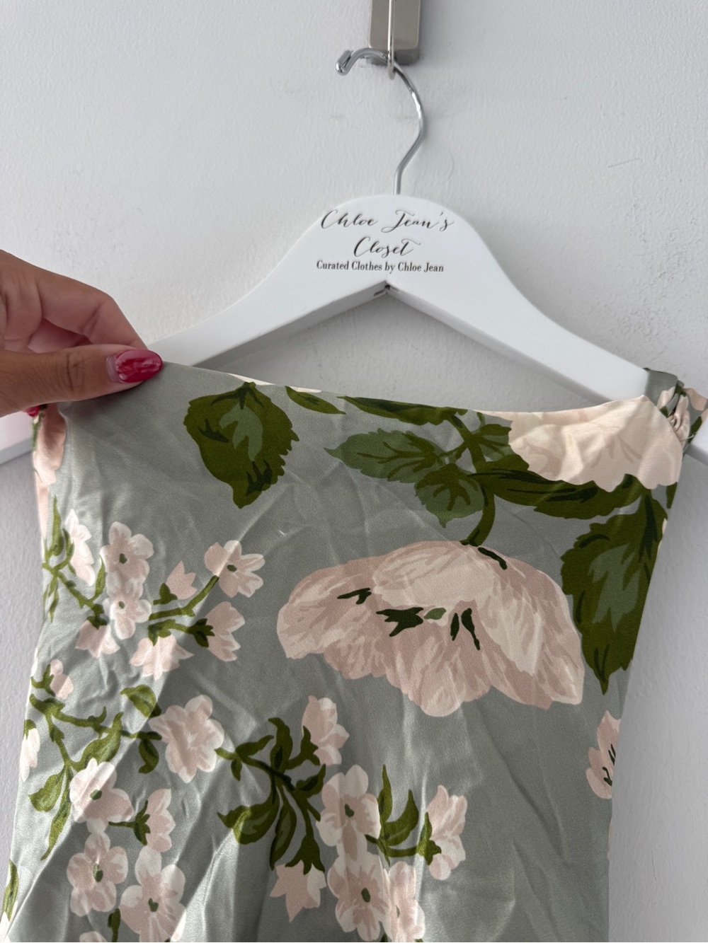 REFORMATION Anaiis Silk Dress in Tarragon 0 - Picture 6 of 7